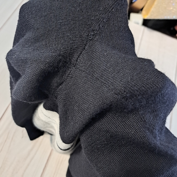 INC International Concepts V-Neck Sweater in Black and Gray Argyle Merino Wool - Picture 8 of 9